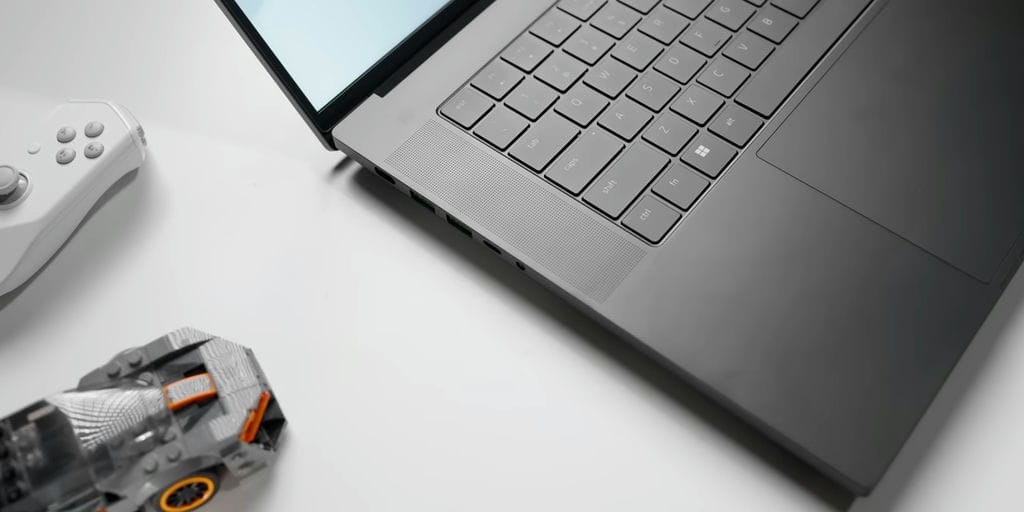 Cover Image Razer Blade 16 review : RTX 4090 vs 4080